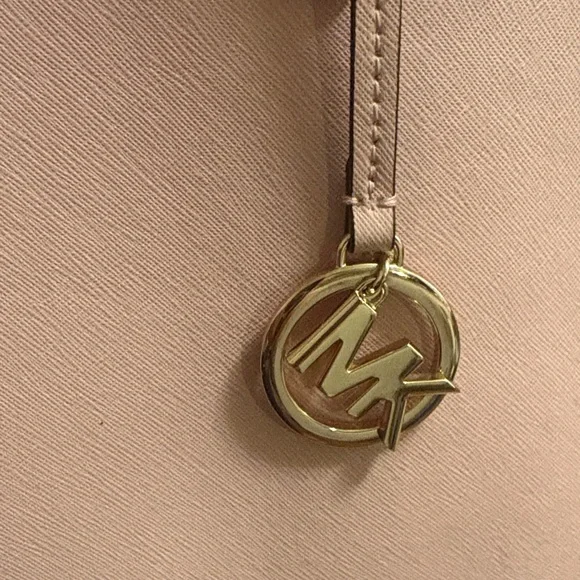 Michael Kors Jetset Light Pink Tote with Gold Accents With Wristlet - Picture 15 of 16